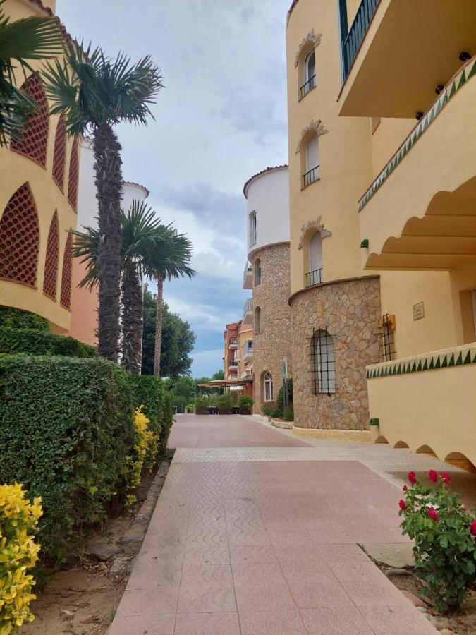 Appartement Empuriabrava Exteriör bild